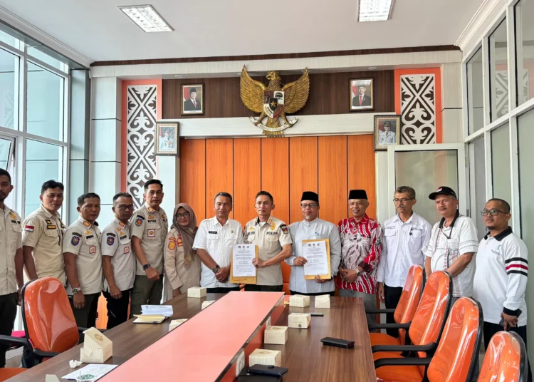 Penandatanganan Perjanjian Kerja Sama sejumlah OPD dan instansi vertikal untuk penanganan penyakit masyarakat secara komprehensif di Mako Satpol PP Bukittinggi. (Dok. Satpol PP)