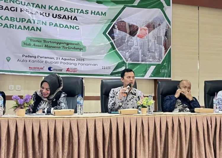 Wakil Bupati Padang Pariaman, Rahmat Hidayat saat Penguatan Kapasitas HAM bagi Pelaku Usaha se-Padang Pariaman, Kamis (21/8).