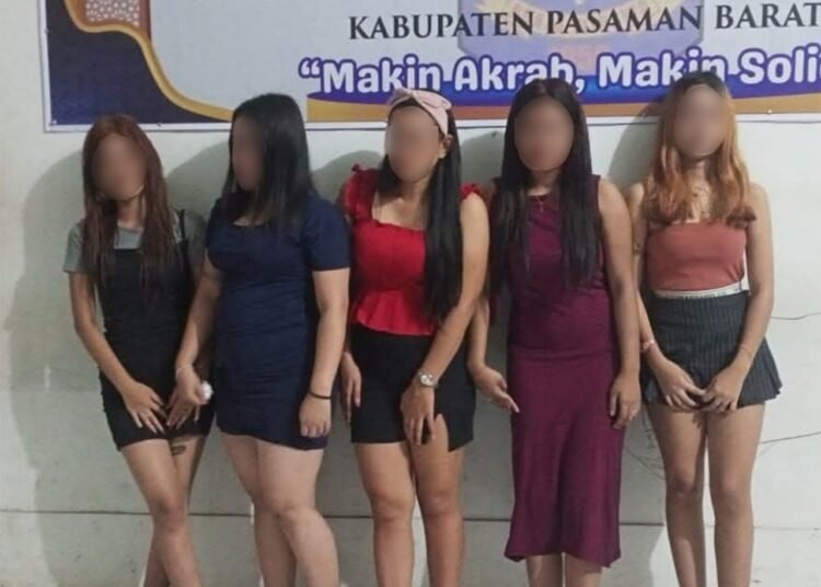 Lima wanita di Pasaman Barat terjaring razia Satpol PP pada Rabu (27/8)