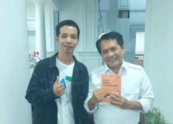 Buku “Tidak Harus Tergesa-gesa” Karya Penulis Muda Padang Pariaman Dapat Apresiasi Bupati
