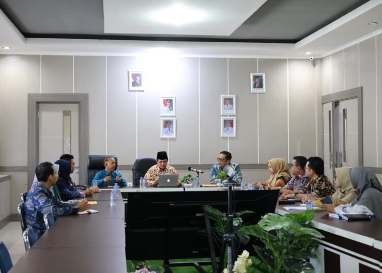 Hari pertama kerja usai dilantik, Sekretaris Daerah (Sekda) Kota Pariaman, Afrizal Azhar, silaturahmi dengan Organisasi Perangkat Daerah (OPD) di lingkungan Balaikota Pariaman, Kamis (18/9/2025) pagi.