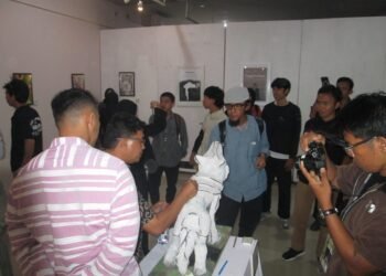 Pameran “Pengelana Kala”, Jejak Kreativitas Mahasiswa Seni Rupa UNP dalam Mencari Jati Diri
