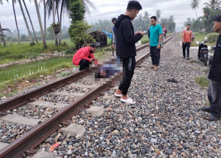 Korban tertabrak kendaraan pemeriksa jalur kereta api milik PT KAI di jalur Km 40+5, petak Lubuk Alung–Pauh Kambar, Korong Rimbo Panjang, Nagari Sungai Abang, Kecamatan Lubuk Alung, Kabupaten Padang Pariaman, Minggu (7/9/2025) pagi.