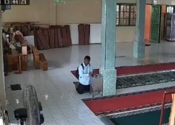 Video: Aksi Pencurian Kotak Amal Masjid di Padang Pariaman Terekam CCTV