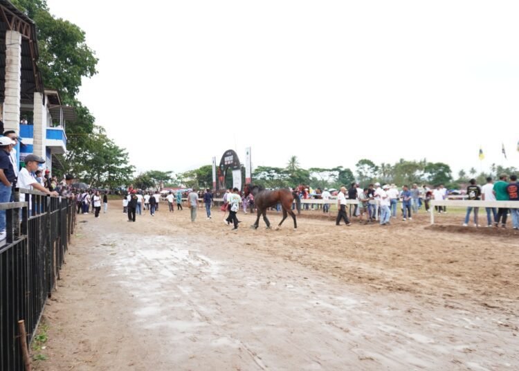 Suasana di Lapangan Pacuan Kuda Kubu Gadang, Payakumbuh, usai gelaran Indonesia’s Horse Racing Cup II (IHRC) 2025, Minggu (28/9/2025).