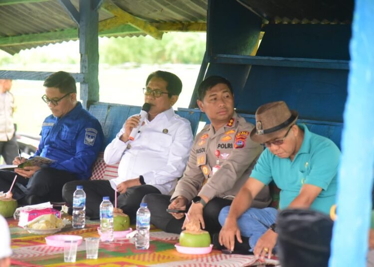Bupati Padang Pariaman, John Kenedy Azis, saat memberikan sambutan pada Mimbar Sarasehan di Pungguang Kasiak, Lubuk Alung, Kamis (25/9/2025).