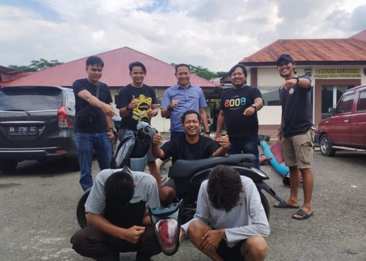 Pelaku dan barang bukti diamankan di Mapolres Limapuluh Kota. IST