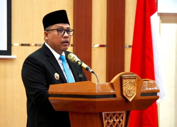 Wali Kota Padang Panjang, Hendri Arnis, meraih penghargaan dari Kementerian Agama Republik Indonesia.