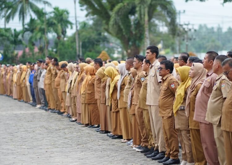 Apel Gabungan ASN di Lingkungan Pemkab Solok Selatan, yang digelar di Halaman Kantor Bupati, Senin (1/9/2025).