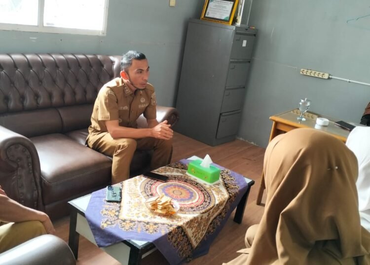 Wakil Wali Kota (Wawako) Padang Panjang, Allex Saputra, lakukan inspeksi mendadak (sidak) ke tiga kantor lurah pada Senin (1/9/2025). Foto: Pemko Padang Panjang