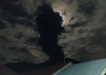 Bertepatan dengan Gerhana Bulan Total, Marapi Erupsi Setinggi 1.200 Meter