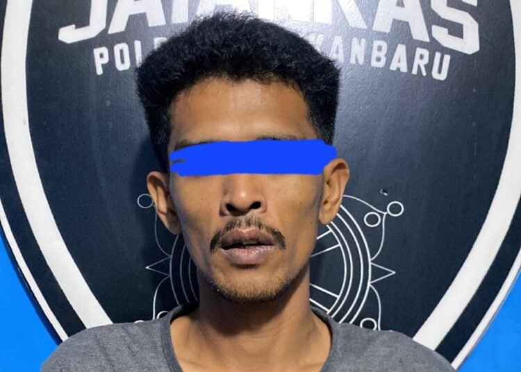 Pelaku curanmor di Padang Pariaman ditangkap poliis di Pekanbaru, pada Sabtu (6/9). Foto: Polres Padang Pariaman