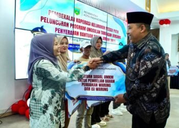Wako Padang Panjang Luncurkan Tabungan Bersama dan Serahkan Bantuan UMKM