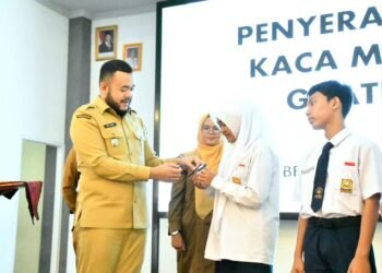 Wali Kota Padang Apresiasi Gapopin Berikan 200 Kacamata Gratis untuk Pelajar SMP