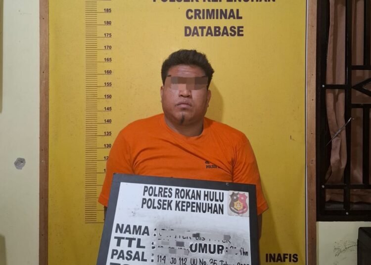 Polisi menangkap pelaku berinisial JP (35) di Simpang Pebadaran, Desa Kepenuhan Hulu, Kabupaten Rokan Hulu, Riau, terkaiat penyalagunaan sabu-sabu pada Minggu (14/9/2025).