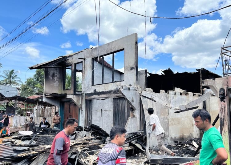 Empat ruko habis terbakar api di Jorong Limbanang Baruah, Nagari Limbanang, Kecamatan Suliki, Limapuluh Kota, pada Kamis (18/9) pagi. Foto: Damkar Limapuluh Kota