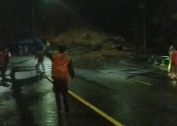 Lonsor Landa Kelok 9, Jalan Sumbar-Riau Lumpuh Total