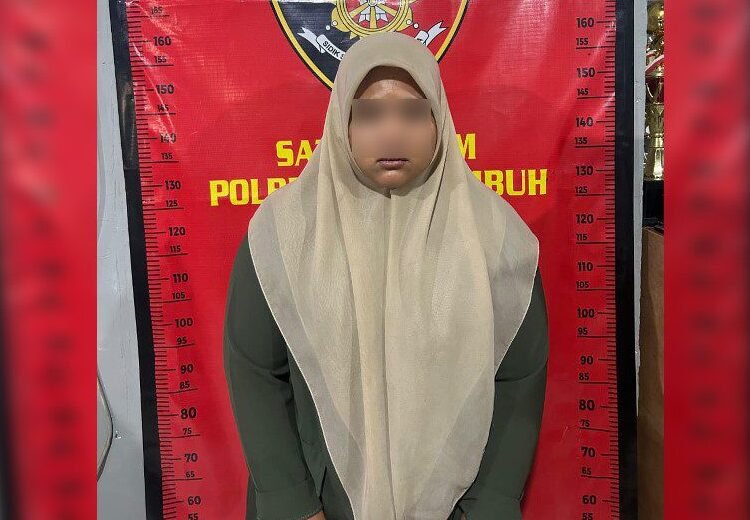Seorang mahasiswi berinisial KMA (22) ditangkap polisi karena mencuri di toko pakaian bekas, Amor Trifh, di Kelurahan Labuh Silang, Kecamatan Payakumbuh Barat, Kota Payakumbuh, pada Sabtu (20/9) pukul 9.30 WIB. Foto: Polres Payakumbu