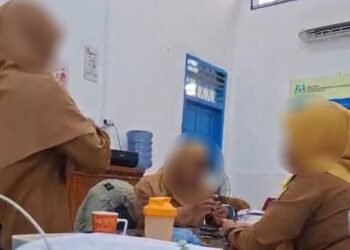 Video: Viral Pegawai Dinas di Pariaman Diduga Main Kartu Saat Jam Kerja