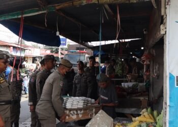 Bikin Macet, Belasan Lapak Pedagang di Padang Dibongkar Satpol PP