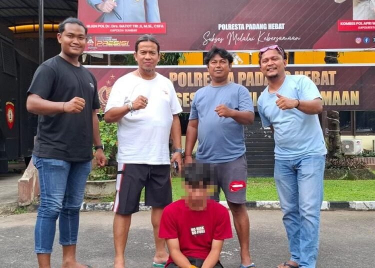 Polisi mengamankan pria berinisial AHS (20), diduga memeras mahasiswi dengan mengancam akan menyebarkan video vulgar.