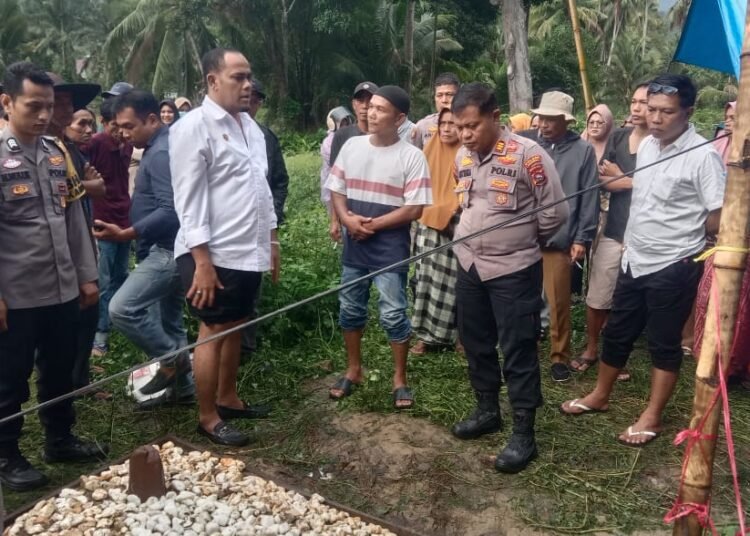 Kuburan di Jorong Katimahar, Nagari Panti Timur, Kecamatan Panti, Kabupaten Pasaman, dibongkar orang tidak dikenal, Senin (29/9/2025).