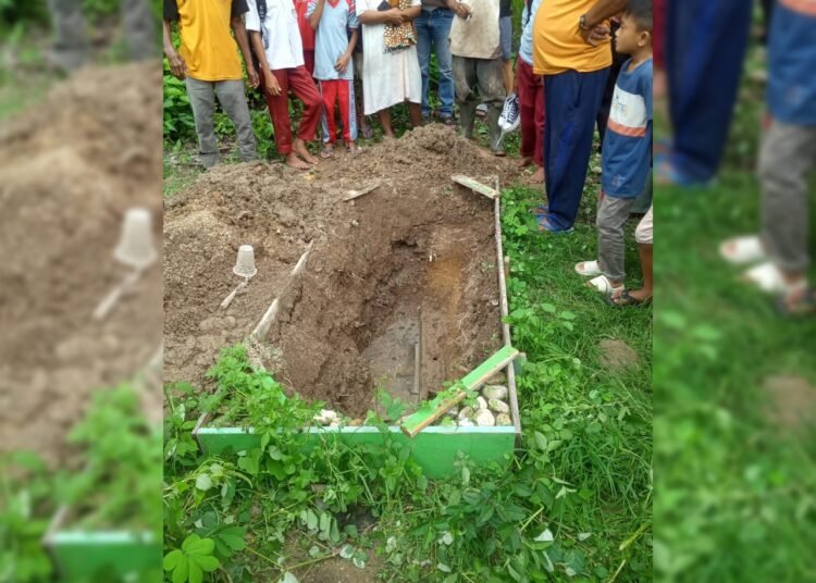Kuburan di Jorong Katimahar, Nagari Panti Timur, Kecamatan Panti, Kabupaten Pasaman, dibongkar orang tidak dikenal, Senin (29/9/2025).
