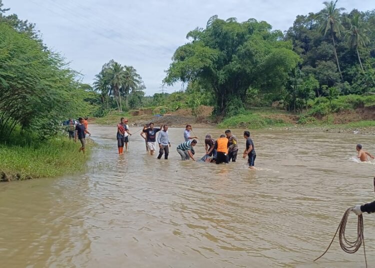 Operasi SAR Sar  orang hanyut di Batang Ombilin Sawahlunto, Selasa (30/9/2025). Foto: Basarnas Padang