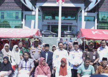 Pemko Bukittinggi Salurkan Bantuan Sembako untuk Lansia dan Disabilitas