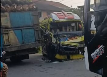 Video: Kecelakaan di Pasaman Barat, Dua Kendaraan Ringsek