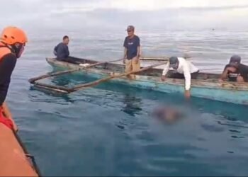 Sampan Nelayan Terbalik Dihantam Ombak di Mentawai, Satu Hilang