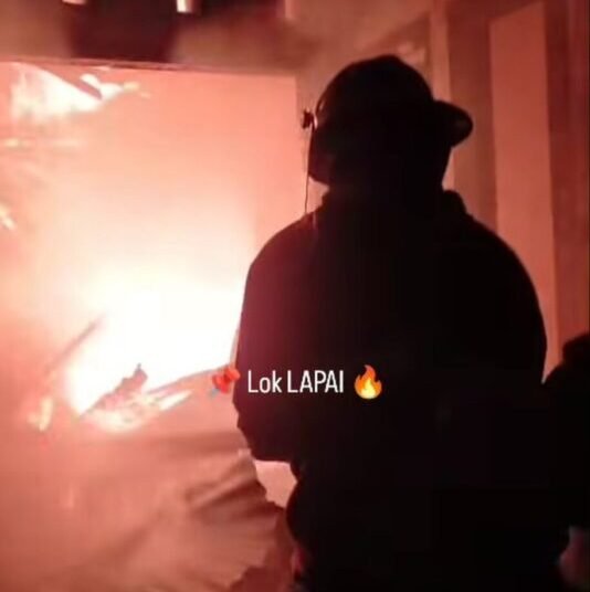 Kebakaran rumah di Jalan Ujung Tanjung, Kelurahan Kampung Lapai, Kecamatan Nanggalo, Kota Padang, pada Kamis dini hari (11/9).