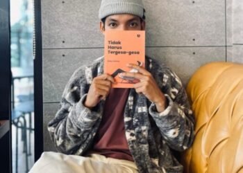 Penulis Muda Asal Padang Pariaman, Rizky Utama, Luncurkan Buku Debut “Tidak Harus Tergesa-gesa”