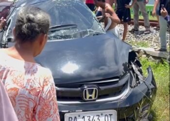 Video: Mobil Tertabrak Kereta Api di Pariaman
