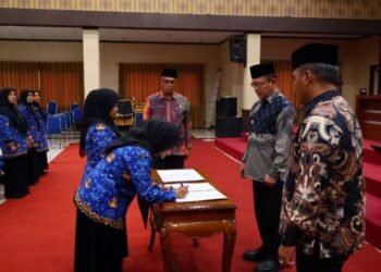 Wali Kota Payakumbuh Lantik 34 PPPK, Tekankan Integritas dan Pelayanan Publik