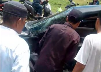Mobil Berisi Satu Keluarga Tertabrak Kereta Api di Pariaman, Korban 4 Orang