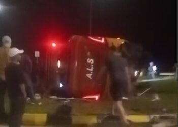 Bus Pembawa Atlet Karate Terbalik di Tol Padang–Sicincin, 2 Orang Dikabarkan Tewas