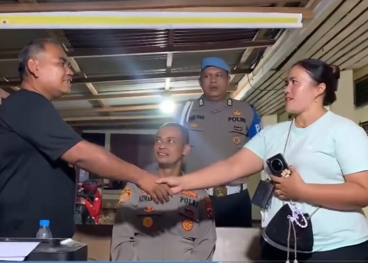 Polsek Sungai Pagu mediasi juru parkir RSUD Muara Labuh, Solok Selatan yang sempat viral kasari pengunjung, Sabtu (13/9).