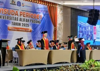 Universitas Alifah Padang Luluskan 162 Tenaga Kesehatan di Wisuda Periode I 2025