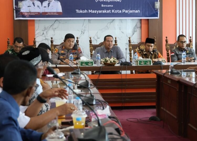 Pemerintah Kota Pariaman menggelar Focus Group Discussion (FGD) Forum Koordinasi Pimpinan Daerah (Forkopimda) bersama tokoh masyarakat di Kecamatan Pariaman Tengah, Rabu (1/10/2025).