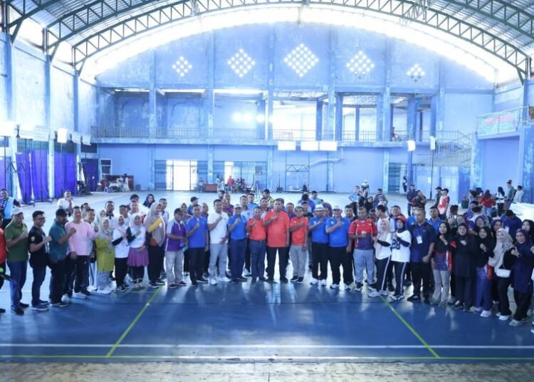 Wakil Wali Kota Pariaman, Mulyadi, membuka Kejuaraan Pickleball Walikota Cup dan Pelatihan Wasit serta Pelatih Tingkat Sumatera Barat di GOR Rajo Bujang, pada Sabtu (25/10/2025).