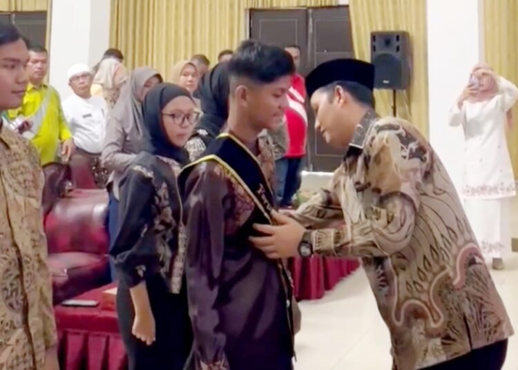 Wakil Bupati Padang Pariaman, Rahmat Hidayat, mengukuhkan Forum Anak daerah tersebut periode 2025–2027 di Hall IKK Parik Malintang, pada Jumat (10/10) pagi.