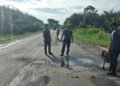 Pemkab Dharmasraya Tambal Lubang Berbahaya di Jalan Lintas Sumatera Palo Padang