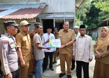 Wali Kota Pariaman Lanjutkan Program Bedah Rumah, Tiga Warga Terima Bantuan RTLH dari Baznas