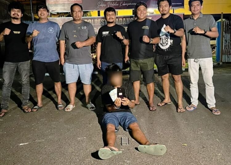 Pelaku pencurian brankas sekolah ditangkap oleh Tim Klewang Polresta Padang. IST