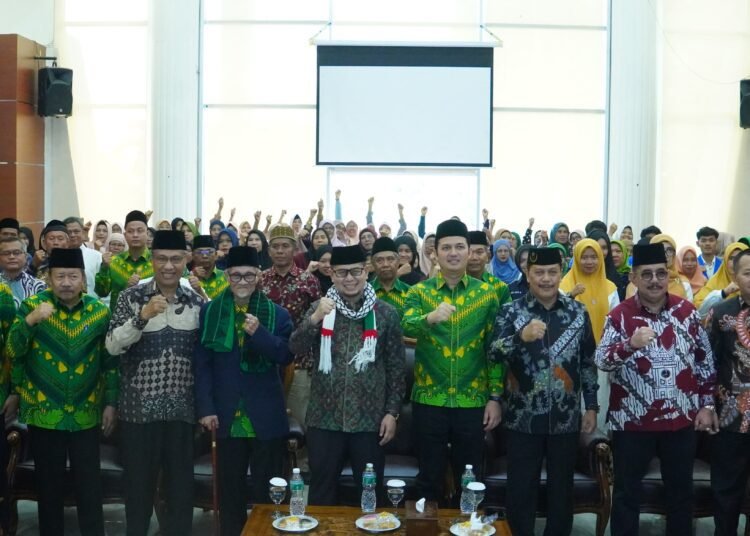Wakil Walikota Bukittinggi, Ibnu Asis, resmi membuka kegiatan Tasyakur Milad ke-120 Syarikat Islam yang digelar di Aula Balai Kota Bukittinggi, Minggu, 10 Oktober 2025.