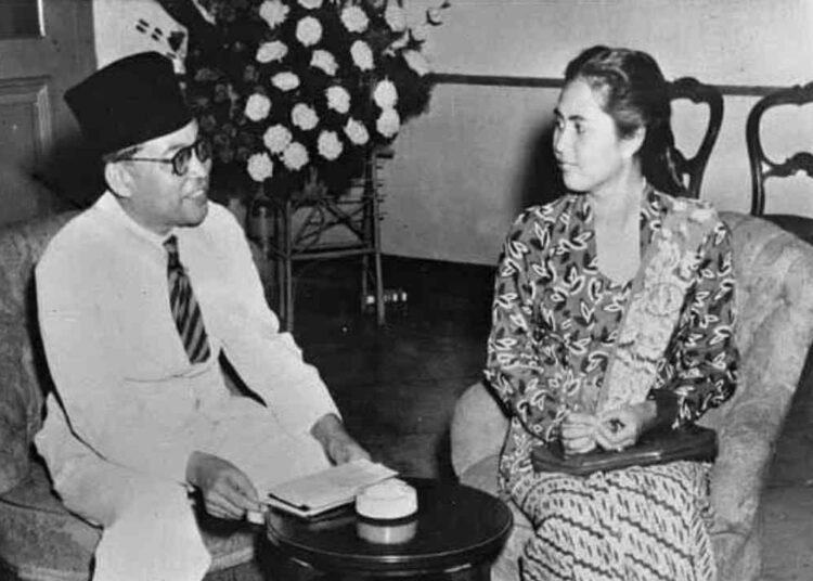 Bung Hatta dan Siti Rahmiati (Foto: Facebook / Zainal Abidin Nuh)