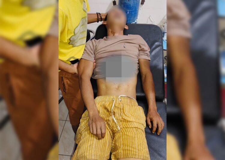 Fikri, warga Korong Muaro, Nagari Gasan Gadang, Kecamatan Batang Gasan, Kabupaten Padang Pariaman, ditemukan dengan luka tusuk pada Rabu (24/9) malam.