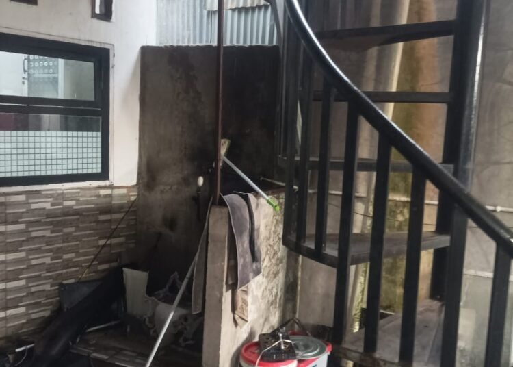 Satu mesin cuci terbakar di rumah anggota DPRD Sumbar di Nagari Lingkuang Aua Baru, Kecamatan Pasaman, Pasaman Barat, pada Rabu (1/10) sore. Foto: Pemadam Kebakaran Pasaman Barat