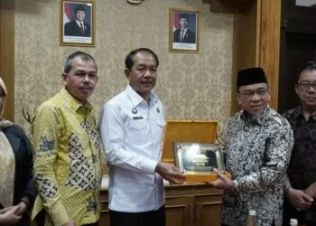Wakil Wali Kota Padang Pelajari Pelayanan di Dinas Penanaman Modal dan Pelayanan Kabupaten Bandung